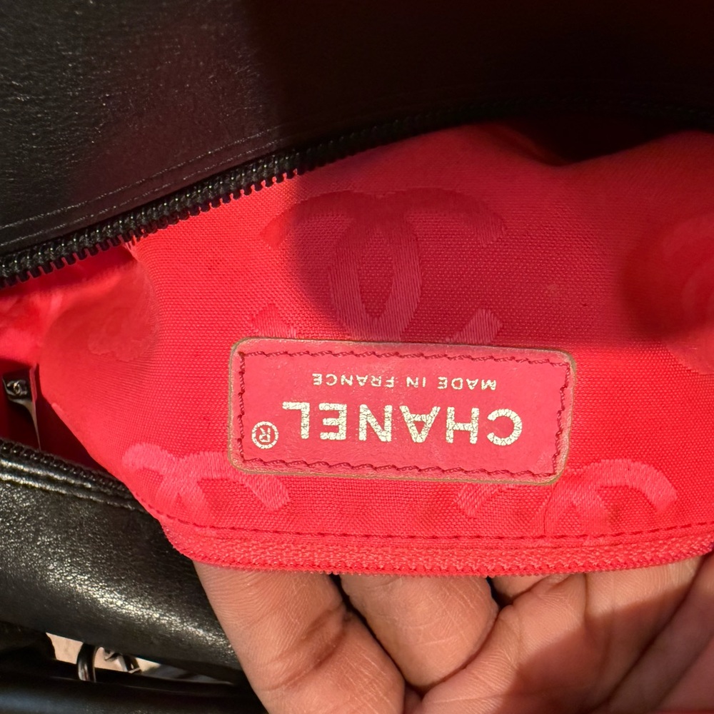Chanel Black Quilted Shoulder Bag - Picture 13 of 15
